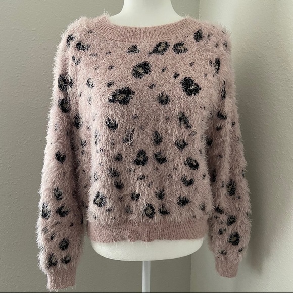 Freshman | Cheetah Print Fuzzy Sweater - Picture 3 of 5